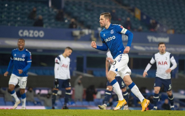 交锋背后都 交锋背后都