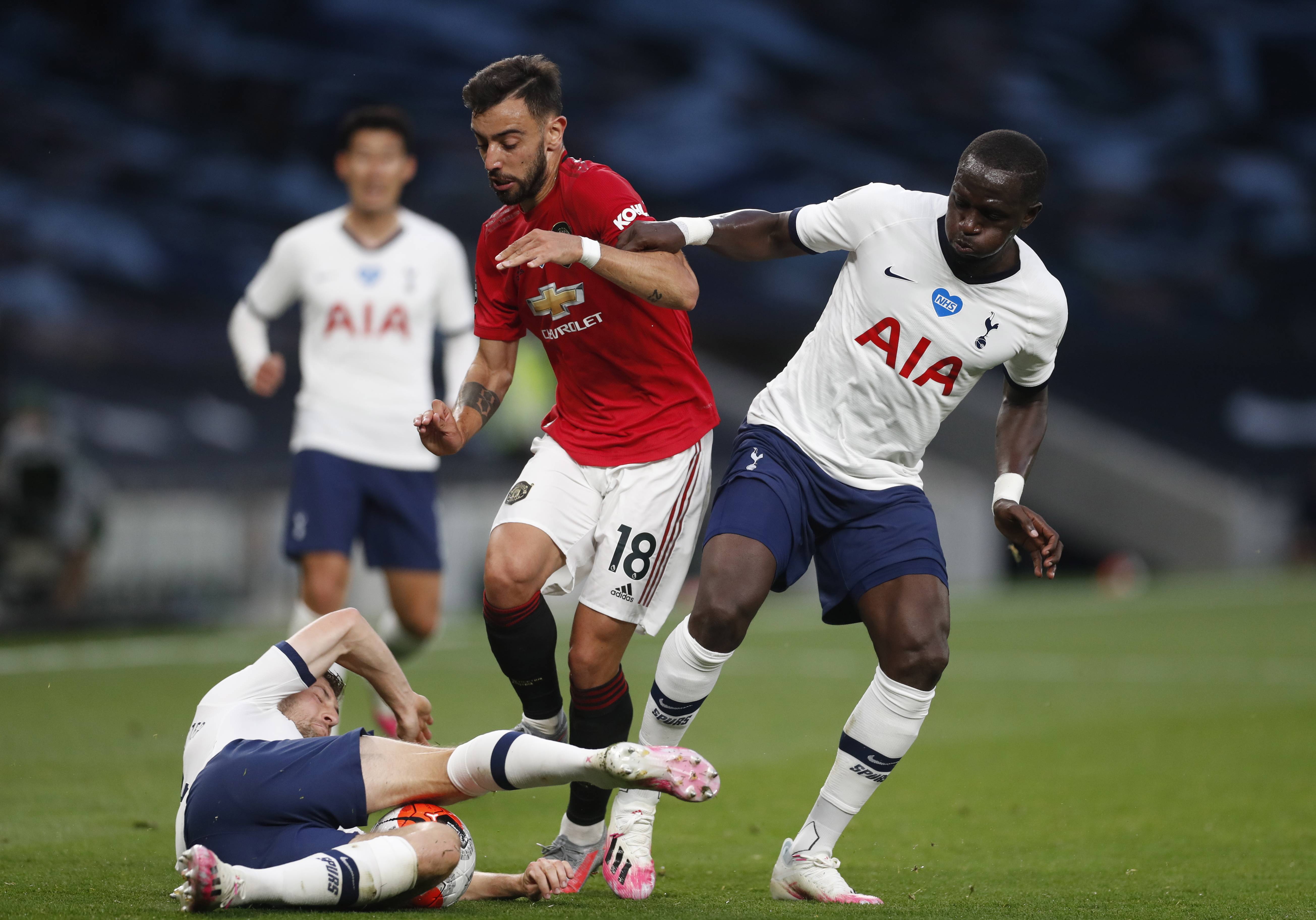 他在侧翼的 他在侧翼的